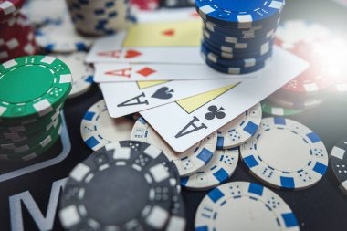 Three Card Poker hand rankings display on suksestoto showing straight flush through high card